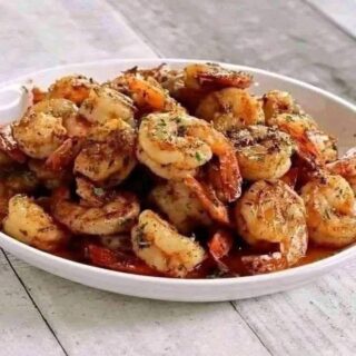 Creamy Garlic Butter Shrimp Bowl with Herb Rice